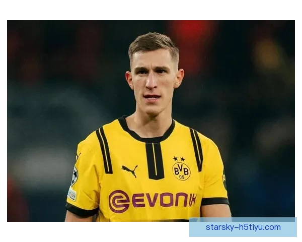 科勒尔力挺施洛特贝克成多特旗帜